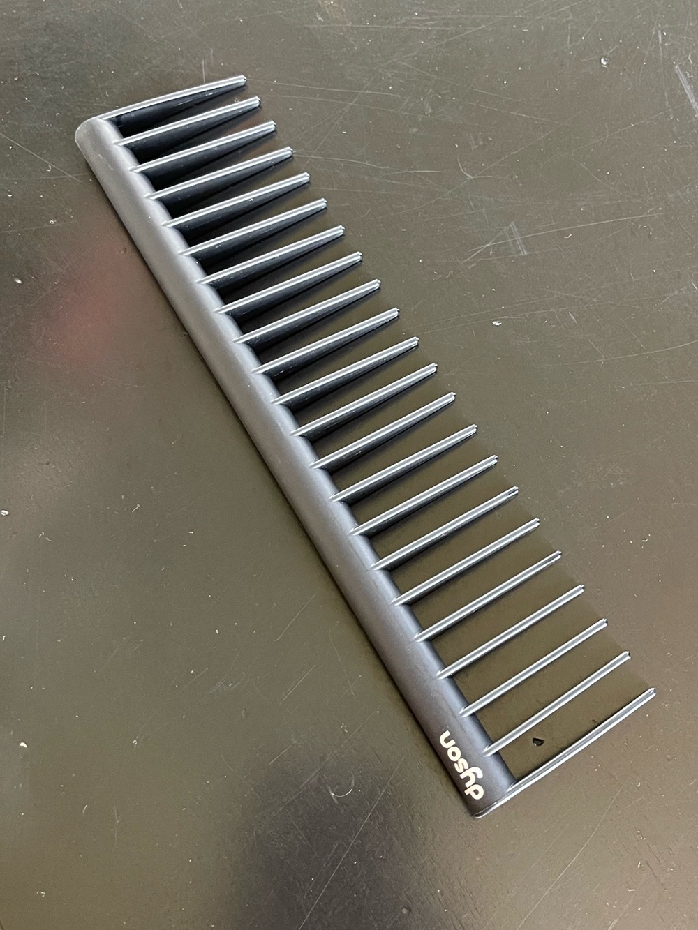Dyson-designed Detangling Comb
Black/Rose
